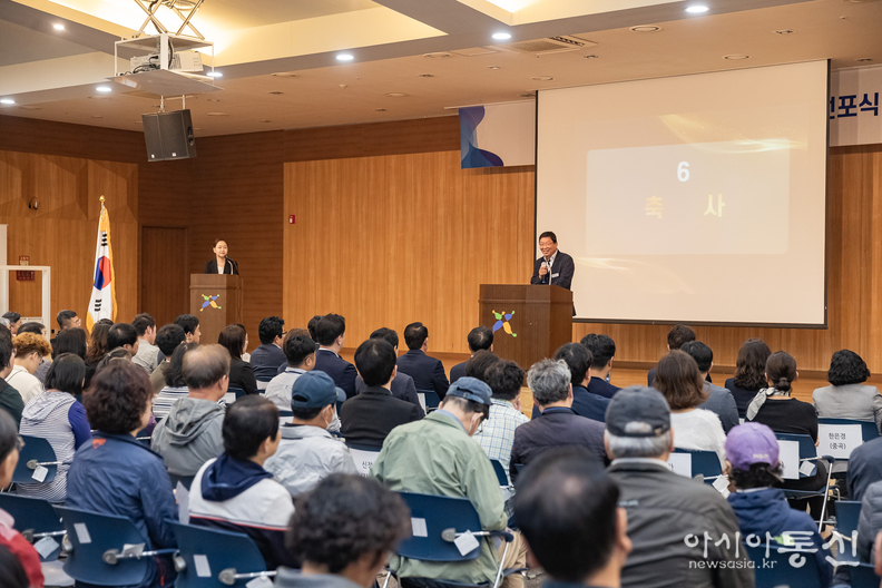 정립회관 장애인종합복지관 전환 선포식에서 축사 중인 김경호 광진구청장