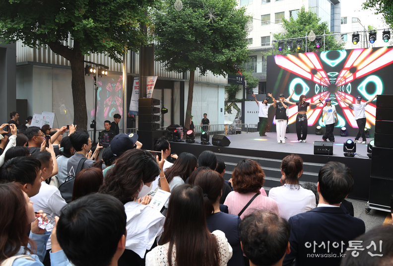 5월 25일 2024 강남디자인위크에서 열린 레트로콘서트