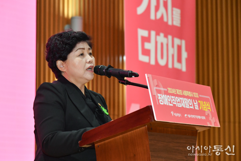 김영옥 보건복지위원장이 「제3회 서울시 1030 장애인 직업재활의 날」행사에 참석 하여 인사말을 하고 있다.