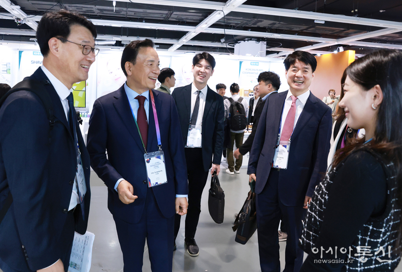 현지시각 10월 29일 13시 30분에 제28차 세계한인경제인대회에 참여한 강남구 대표단(왼쪽 2번째 조성명 강남구청장)