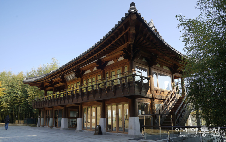 <전라남도 담양군, <strong>"산책 하기 좋은 담양 죽녹원 대나무 숲(봉황루)"</strong>> 김광부 기자