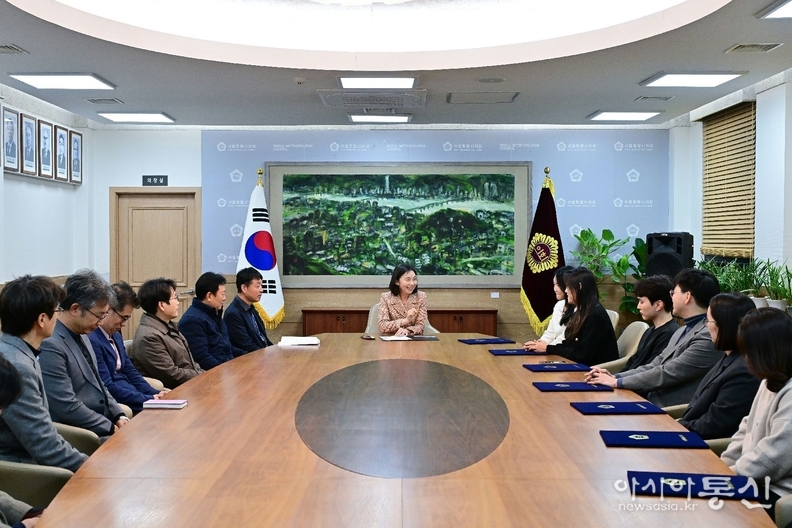 최호정 의장, 행정사무감사 유공 직원에 표창 수여