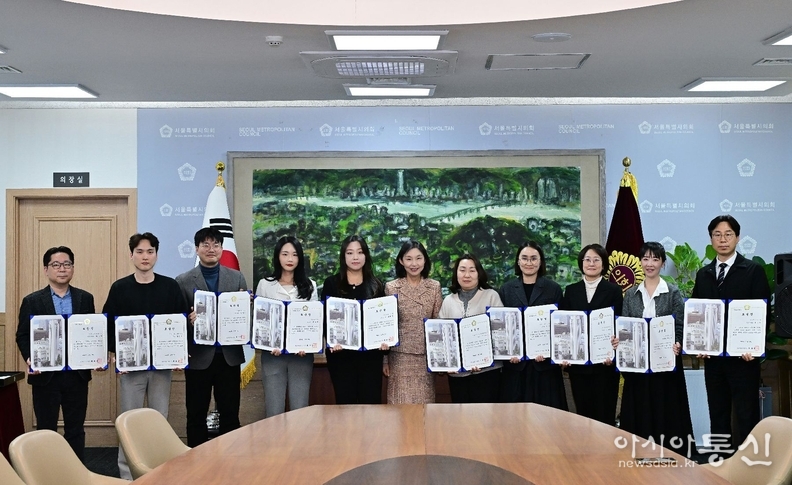 최호정 의장, 행정사무감사 유공 직원에 표창 수여