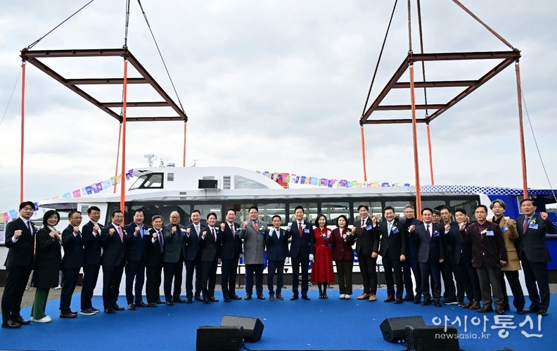 최호정 의장, 한강버스 첫 건조선박 진수식 참석(단체사진)