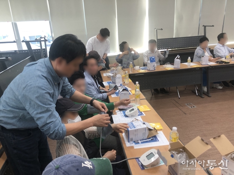 건강살피미 현장(혈압계 교육)
