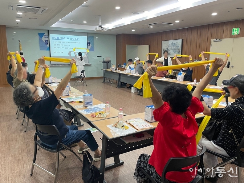 건강살피미 현장(스트레칭밴드 운동)