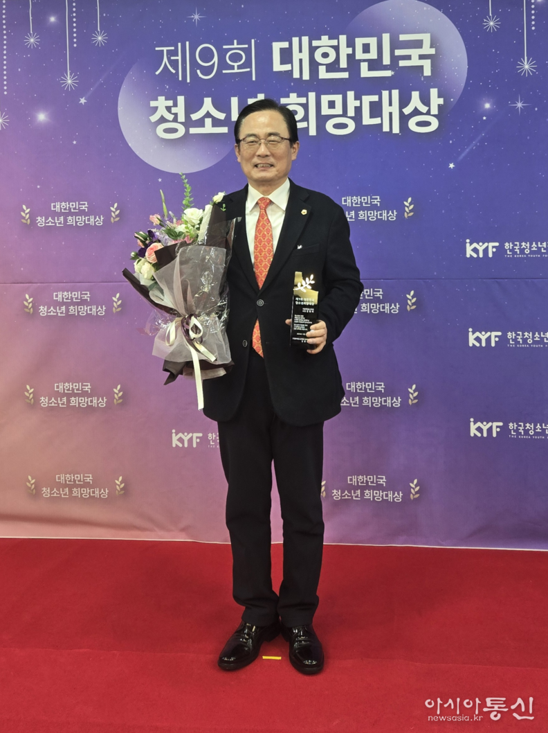 김형재 의원이 지난 26일 국회 의원회관에서 개최된 ㈔한국청소년재단(이사장 김병후) 주최 ‘제9회 대한민국 청소년희망대상’시상식에서 광역의원 부문상을 수상했다.