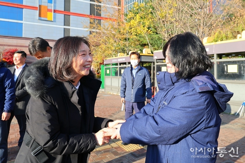 최호정 의장(왼쪽), 노조 파업 출근길 신도림역 현장 점검