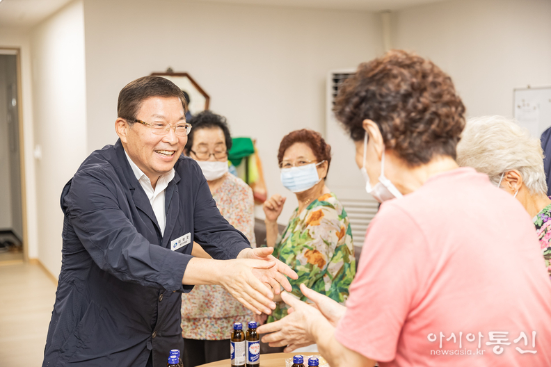 김경호 광진구청장(지역 어르신들과 소통하는 모습)