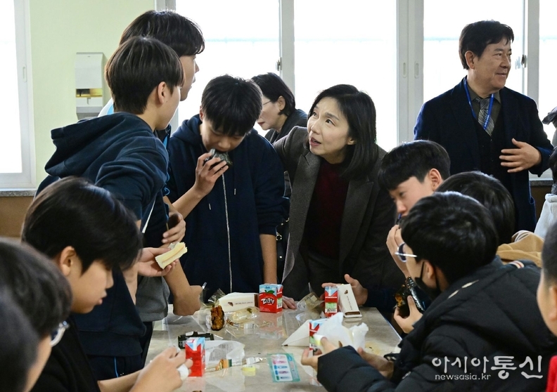 최호정 의장, 급식 중단된 학교 긴급 방문