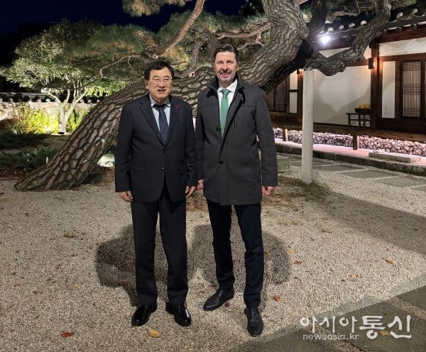 경주시를 방문한 파벨 파찰 체코 트레비치 시장과 주낙영 경주시장<br>