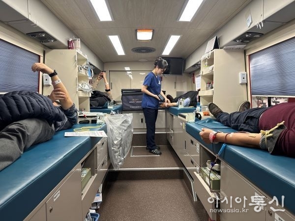 울산시설공단 직원, '사랑의 헌혈' 장면.<br>