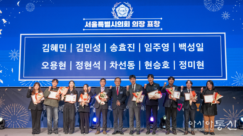 김형재 의원이 12월 9일 서울올림픽파크텔에서 개최된 2024 서울특별시 장애체육인의 밤 행사에 참석하여 표창 수상자들과 기념촬영을 하고 있다.