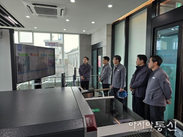 전력안정공급 매뉴얼 점검 중인 권명호 사장