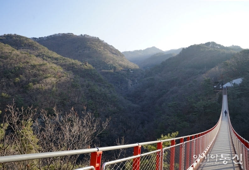 <경기도 파주시 적성면, <strong>" 감악산 출렁다리"</strong>> 김광부 기자