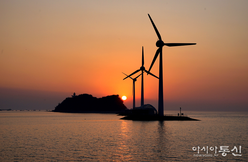 <경기도 안산시 ,<strong> "탄도항 누에섬 일몰</strong>"> 김광부 기자