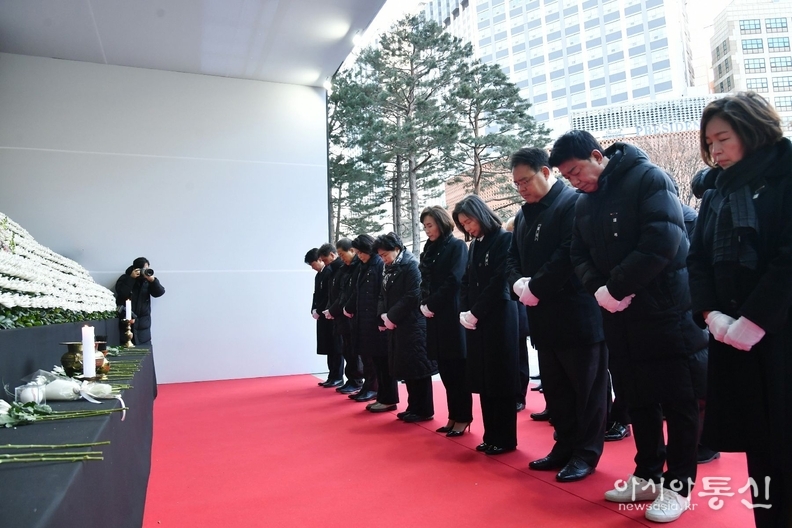 최호정 의장, 제주항공 여객기 사고 희생자 합동분향소 조문