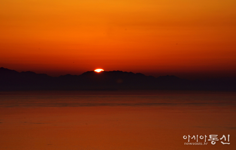 <인천시 옹진군 백령도, <strong>"우리나라 서해 최북단 섬, 백령도 심청각에서 바라본 '백령도 일출'"</strong>> 김광부 기자