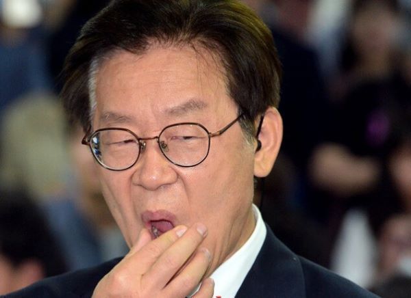 간첩집단으로 법의 심판을 받은 민주노총과 합류한 민주당 이재명 대표.
