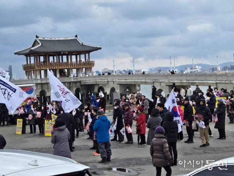 매주 개최되는 포항지역 애국단체 집회. 