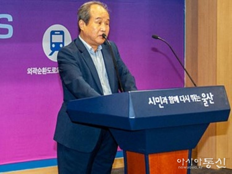 김문수 장관 대통령 후보 추천 적극 선언하는 한울노사발전연구원장.