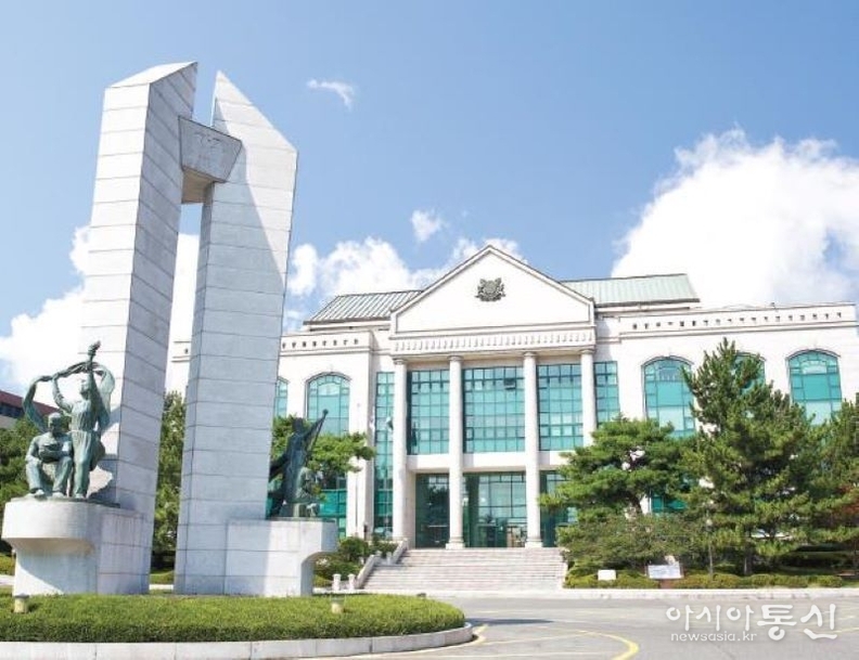 울산대학교 본관.