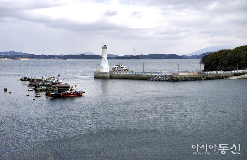 <충남 홍성군, <strong>"신비롭고 아름다운 죽도 겨울(죽도 등대)"</strong>> 김광부 기자