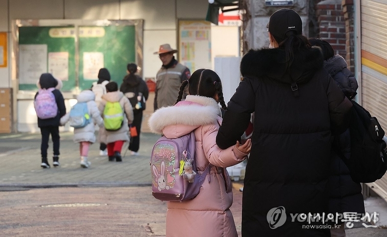 등교하는 초등학생_연합뉴스 제공