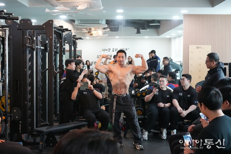 대회 포즈 시범