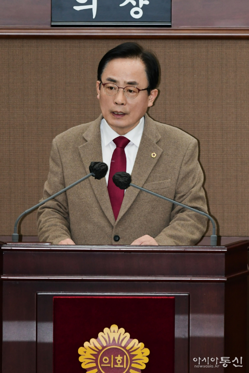 김형재 의원이 지난 3월 7일 개최된 제ᆢ328회 서울시의회 임시회 본회의에서 상정 조례안에 대한 제안설명을 하고 있다.