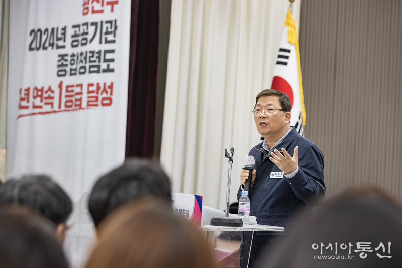 인사말씀하는 김경호 구청장