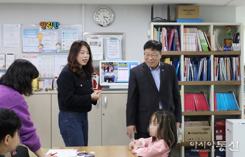 이상균 수원시 팔달구청장이 지역아동센터 현장을 방문하였다. 