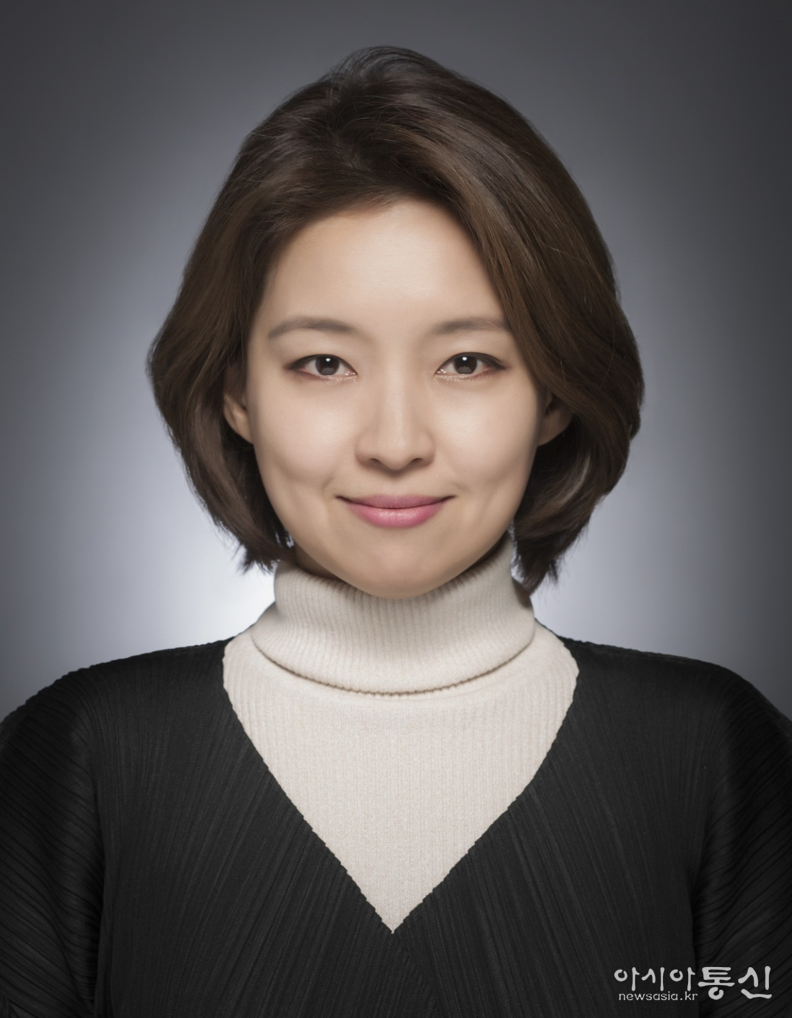 ○ 이 름: 김자영<br>
○ 소 속: 파포스(PAPPOSE) 대표<br>
○ 주요약력 및 수상<br>
- 고려대학교 건축학과 교수(2011~2024)<br>
- 고려대학교 공과대학 기획부학장(2023~2024)<br>
- WISET 올해의 멘토상(2017)<br>
- 젊은 공학교육자상(2016)