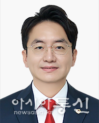 서울특별시의회 도시계획균형위원회 부위원장<br>
이 상 욱 (국민의힘, 비례)