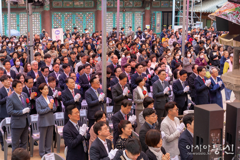 봉축법요식에 참석한 강남구의회 의원들