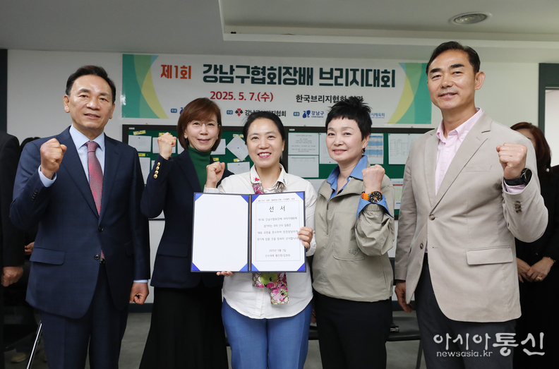 선수선서식에 참여한 조성명 강남구청장(왼쪽)