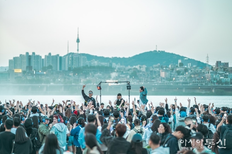 한강무소음dj파티_사일런트디스코코리아제공