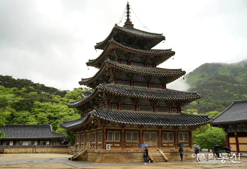 <충북 보은군, <strong>"고요와 평화의 숲길, '쉼'을 온전히 느낄수 있는 보은 속리산 법주사(팔상전, 목조 5층 건물)"</strong>> 김광부 기자