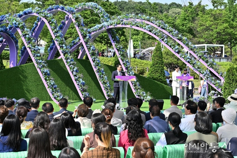 서울시, 「서울국제정원박람회」 개막식 개최, 서울특별시의회 환경수자원위원회 임만균 위원장이 참석 축사를 하고 있다.