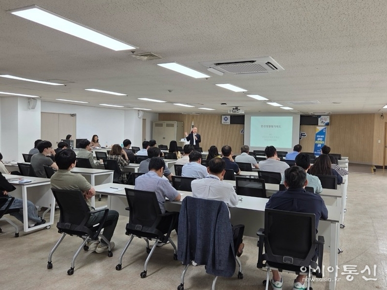 안양시가 개발 사업에 대한 시행·승인 업무를 하는 공무원 및 안양도시공사 직원 등 을 대상으로 ‘환경영향평가 직무교육’을 실시했다.