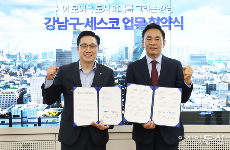 조성명 강남구청장(오른쪽) 성기재 ㈜세스코 부사장(왼쪽)