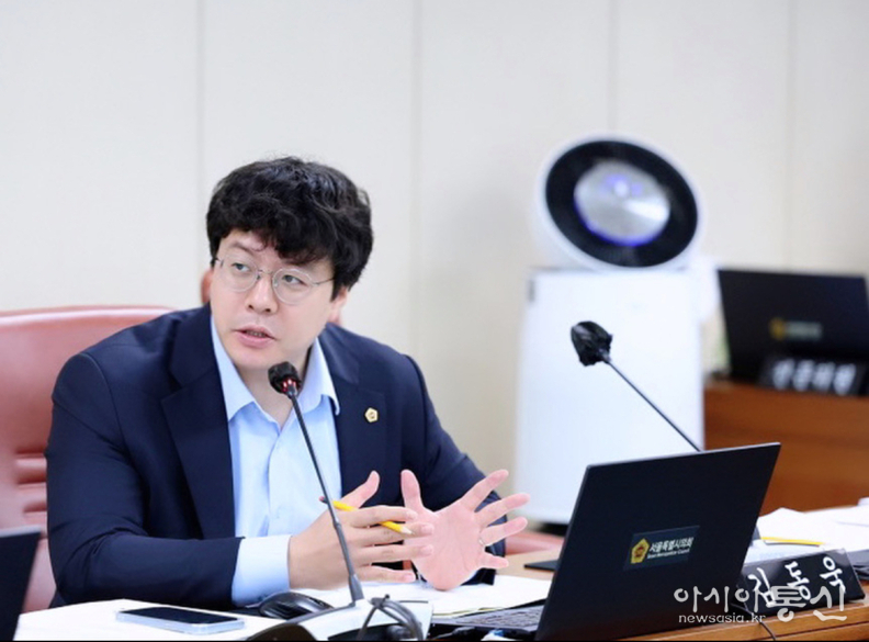 서울특별시의회 도시안전건설위원회 소속 김동욱 의원(국민의힘, 강남5)
