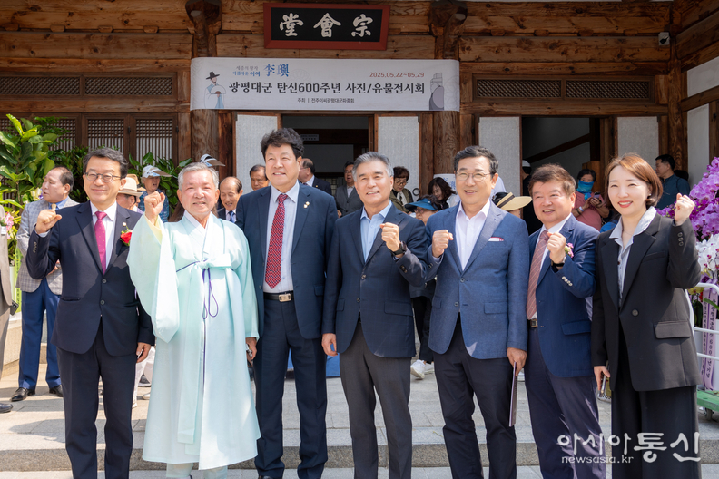 행사에 참석한 강남구의회 의원들(좌측에서 3번째 이호귀 의장, 우측에서 2번째 이동호 운영위원장)