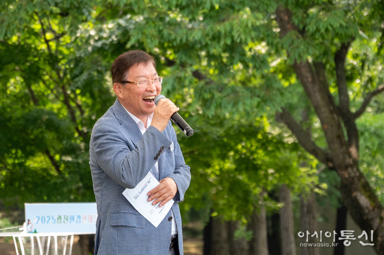 광진환경한마당에서 인사말씀하는 모습