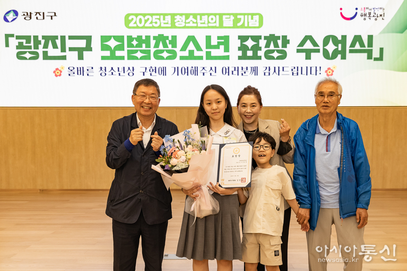 수상자와 기념사진