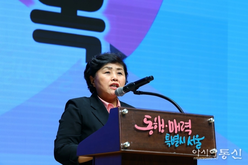 김영옥 보건복지위원장이「마약퇴치: 미래를 위한 약속」행사에 참석하여 축사를 하고 있다.