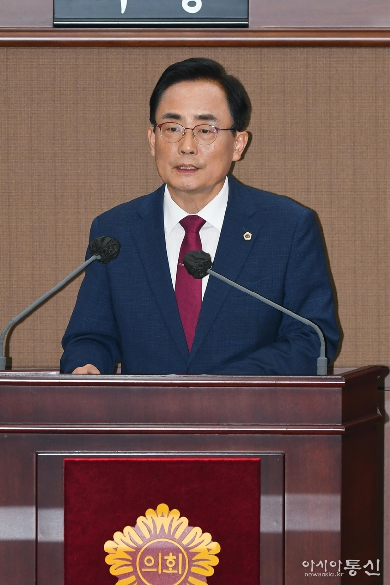 김형재 의원이 27일 열린 제331회 서울시의회 정례회 본회의에서 5분 자유발언을 통해 오세훈 시장에게 서울시 ‘감사의 정원’ 조성안에 국기 게양대 설치 등 태극기 상징성 보완을 주문하고 있다.