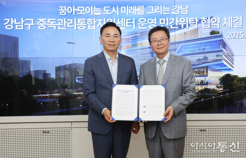 협약식에 참석한 조성명 강남구청장(왼쪽), 윤승규 카톨릭대학교 서울성모병원장(오른쪽)