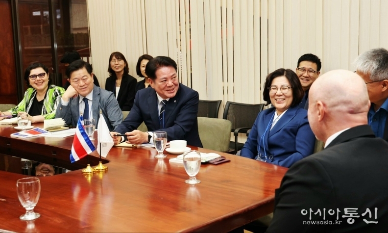 최대호 안양시장 등 지방정부 대표단(이하 대표단)이 지난달 30일(현지시각) 코스타리카 제1부통령을 예방