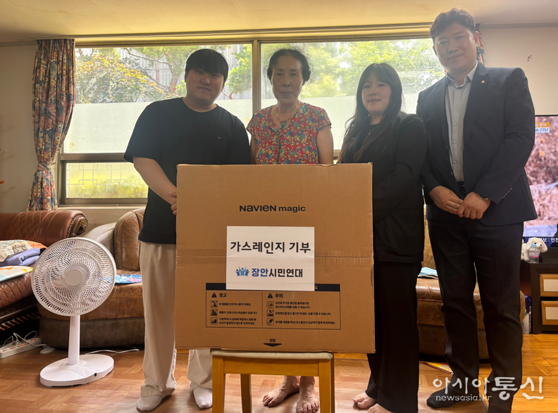 수원특례시의회 의원(우측)